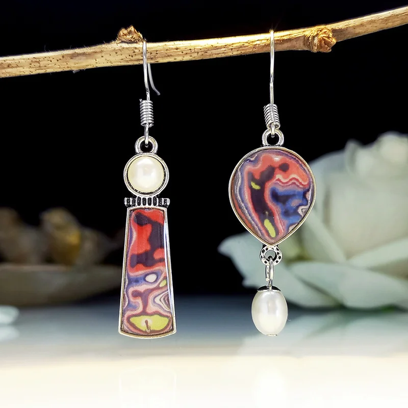 Vintage Colorful Resin Water Dangle Earrings for Women Creative Asymmetry Jewelry White Imitation Pearls Geometric Earrings
Vintage Colorful Resin Water Dangle Earrings for Women Creative Asymmetry Jewelry White Imitation Pearls Geometric Earrings