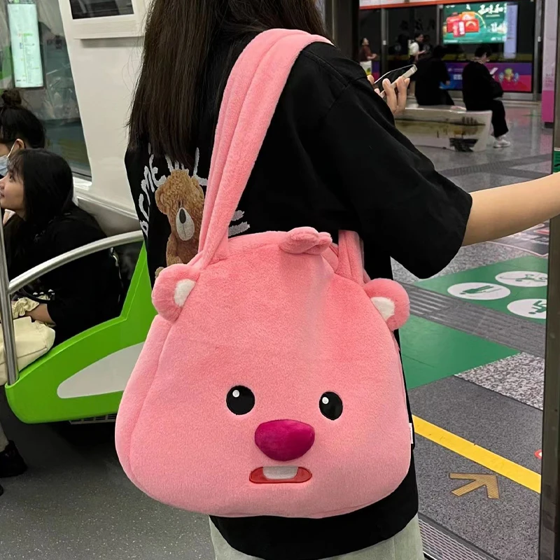 Kawaii Loopy Plush Shoulder Bag Cute Soft Plush Handbag Cute Cartoon Large Capacity Little Beaver Storage Bag Gift for Friends
Kawaii Loopy Plush Shoulder Bag Cute Soft Plush Handbag Cute Cartoon Large Capacity Little Beaver Storage Bag Gift for Friends