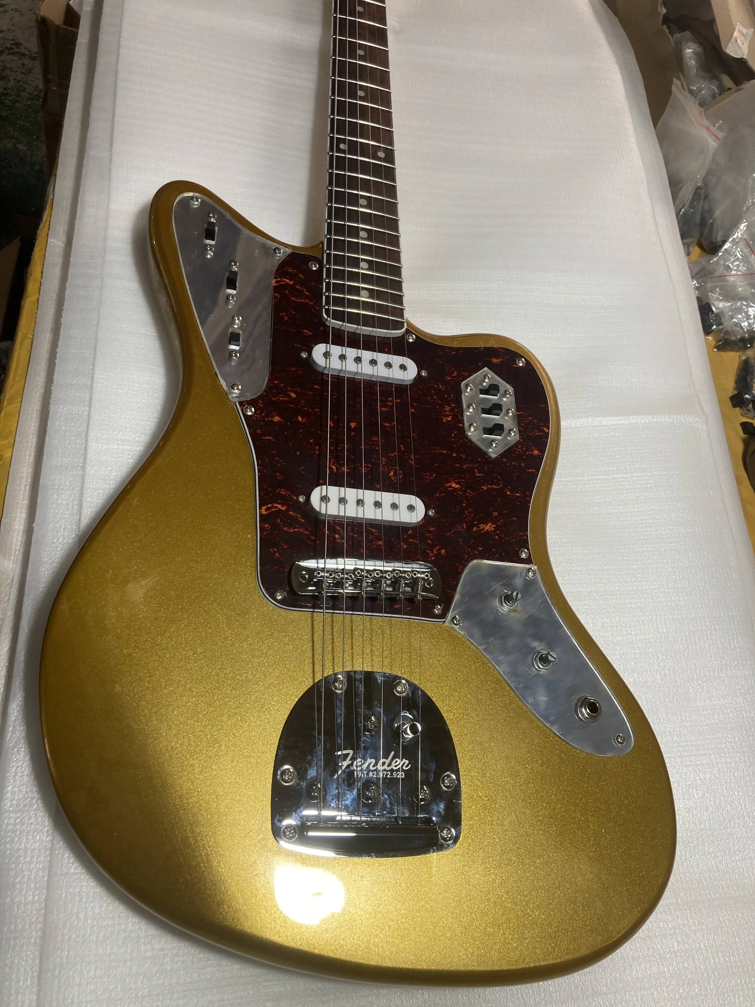 Gold Jajuar 6 Strings Electric Guitar Poplar Body Maple Neck Chrome Hardware Glossy Finish Free Delivery
Gold Jajuar 6 Strings Electric Guitar Poplar Body Maple Neck Chrome Hardware Glossy Finish Free Delivery