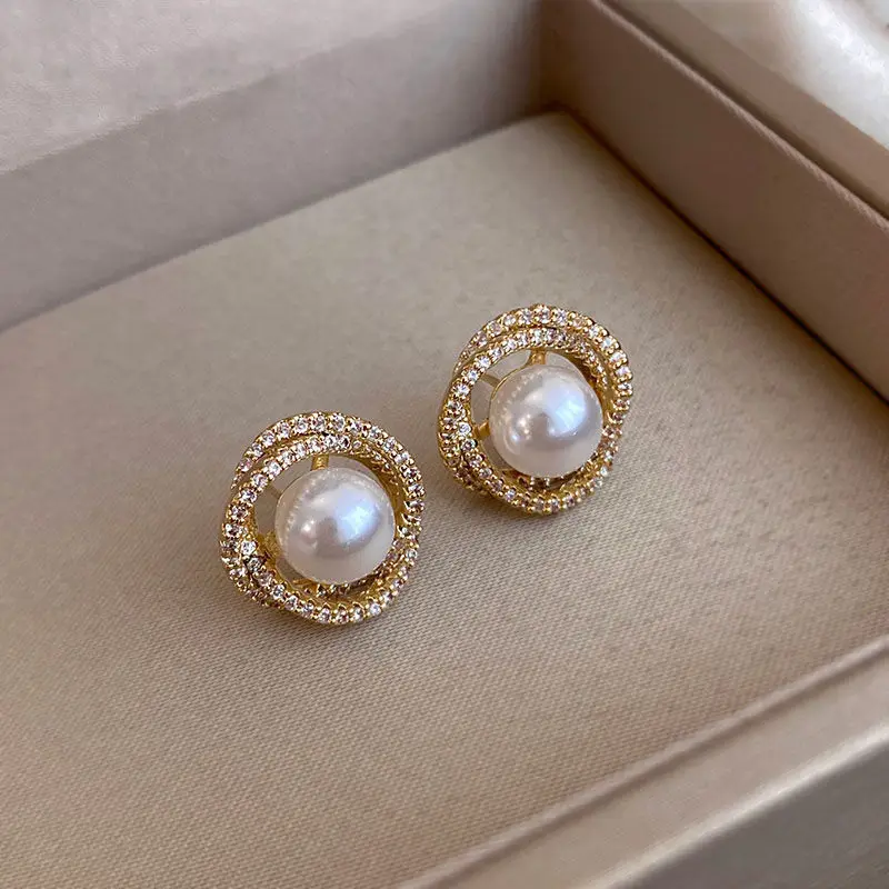 2022 New Geometric Whirlpool Shape Pearl Earrings for Woman Exquisite Fashion Jewelry Party Luxury Accessories Earrings
2022 New Geometric Whirlpool Shape Pearl Earrings for Woman Exquisite Fashion Jewelry Party Luxury Accessories Earrings