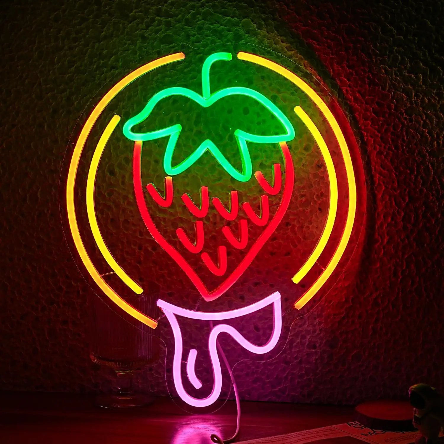 Неоновая вывеска Strawberry 
Неоновая вывеска Strawberry