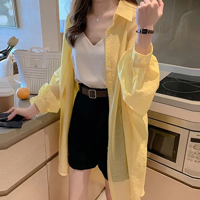 Shirts Women New Sun-proof Daily College Fashion Casual Summer Loose Loose Leisure See-through Solid Single Breasted Tops A336
Shirts Women New Sun-proof Daily College Fashion Casual Summer Loose Loose Leisure See-through Solid Single Breasted Tops A336