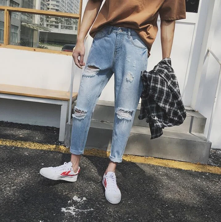 Hot 2022 New Male pencil Summer Korean version hole Fashion tapered jeans teen Slim Men ninth pants
Hot 2022 New Male pencil Summer Korean version hole Fashion tapered jeans teen Slim Men ninth pants