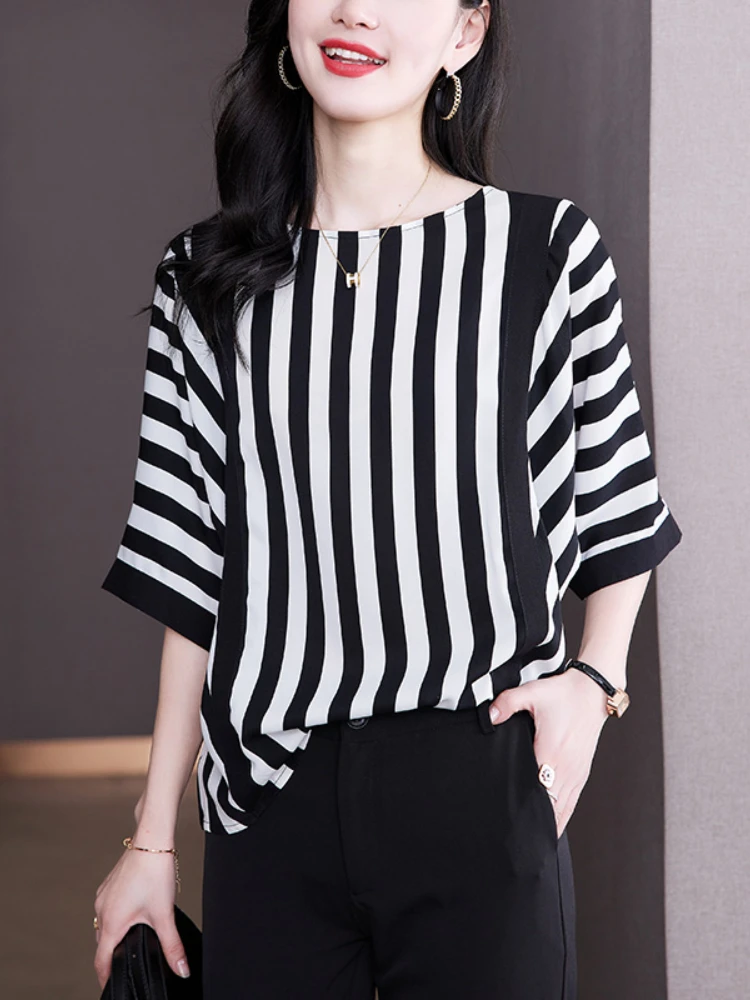 2023 Women Blouses Stripe Loose Blouse Short-sleeve Satin Blouses for Women Batwing Sleeve Oversized Summer Clothing Womens Tops
2023 Women Blouses Stripe Loose Blouse Short-sleeve Satin Blouses for Women Batwing Sleeve Oversized Summer Clothing Womens Tops