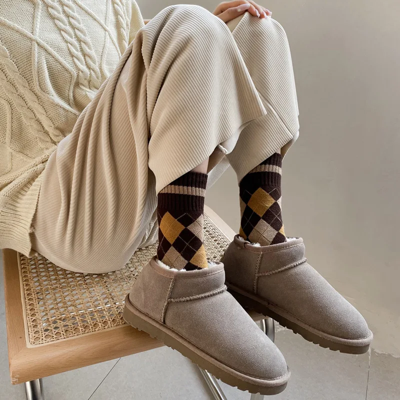 Brand Women's Snow Boots + Snow Socks Australian Ankle Boots Thickened Cotton Shoes Non-slip Botas Mujer Invierno 2022
Brand Women's Snow Boots + Snow Socks Australian Ankle Boots Thickened Cotton Shoes Non-slip Botas Mujer Invierno 2022