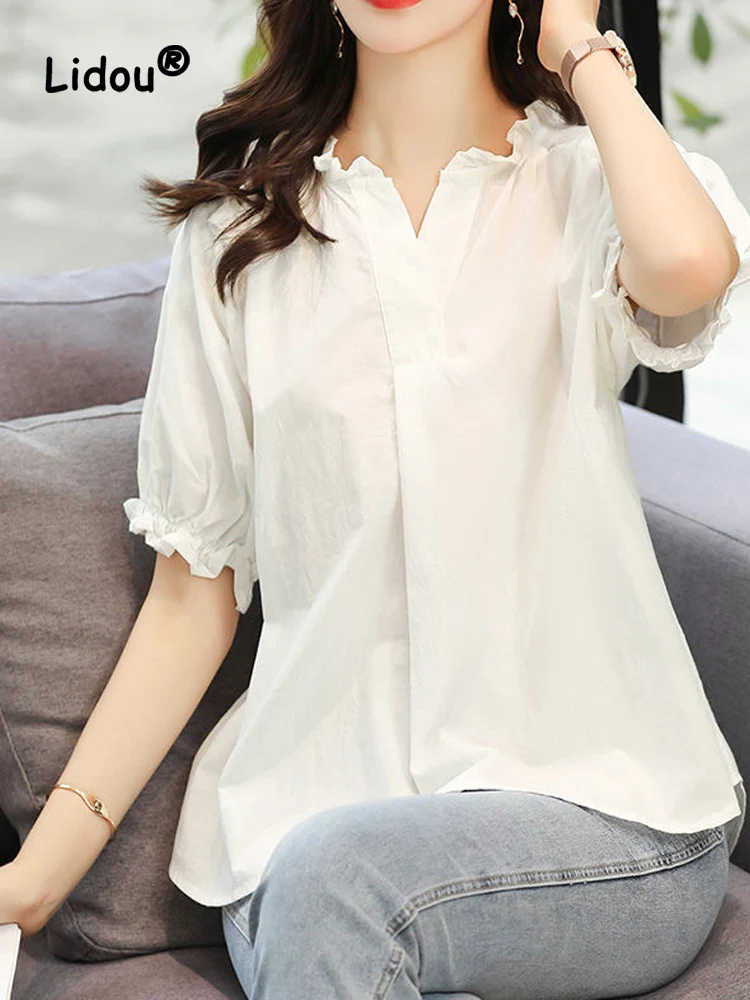 White Pleated Loose Top Women Summer Short Sleeve Ruffles Wood Ear V-neck Embroidery Pure Cotton Office Lady Pullover Shirt 
White Pleated Loose Top Women Summer Short Sleeve Ruffles Wood Ear V-neck Embroidery Pure Cotton Office Lady Pullover Shirt