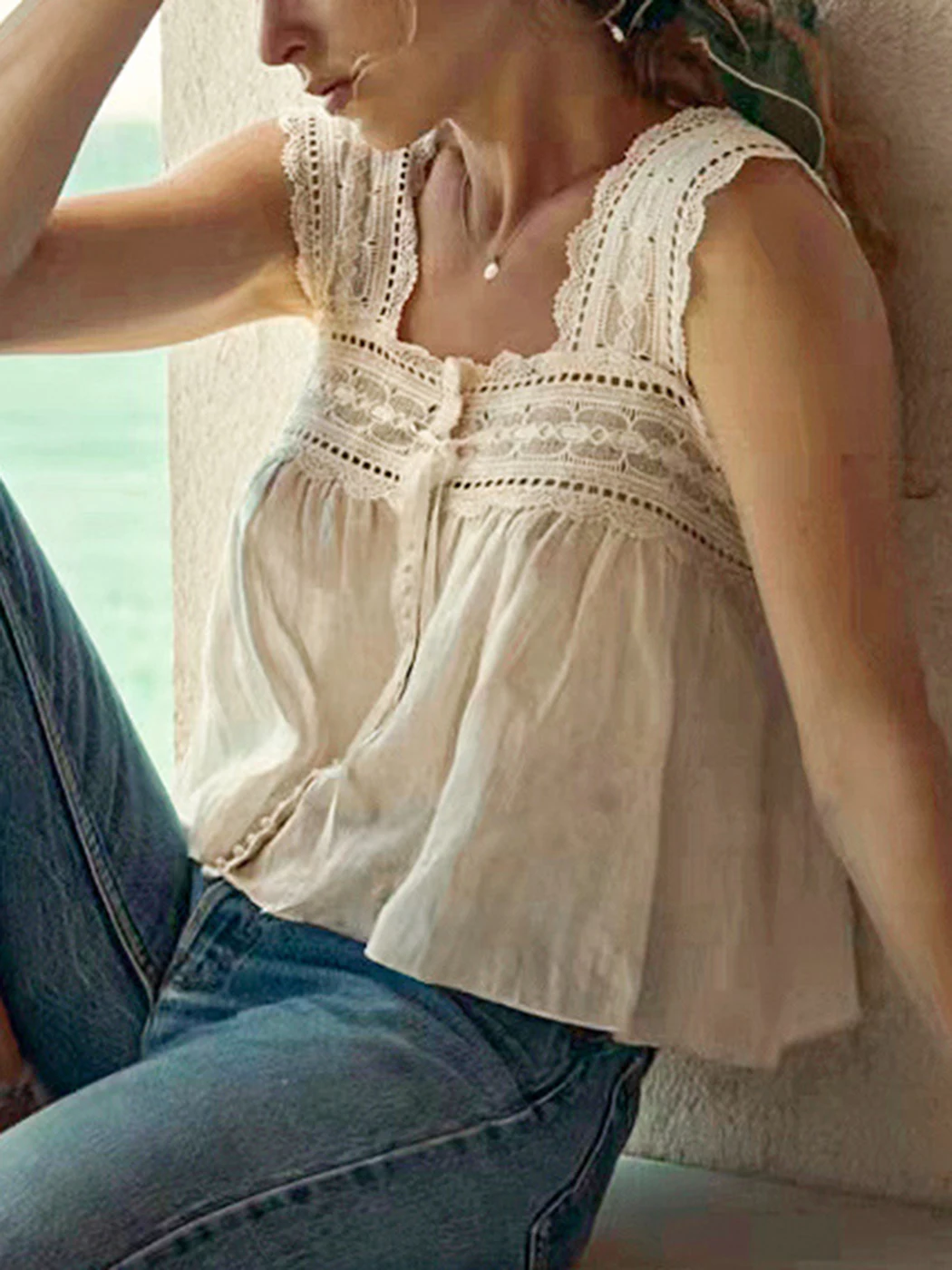 French Fashion Sleeveless Shirt Corp Top Women Summer 2022 Embroidered Hollow Square Collar White Cardigan Tops Holiday Blouses
French Fashion Sleeveless Shirt Corp Top Women Summer 2022 Embroidered Hollow Square Collar White Cardigan Tops Holiday Blouses