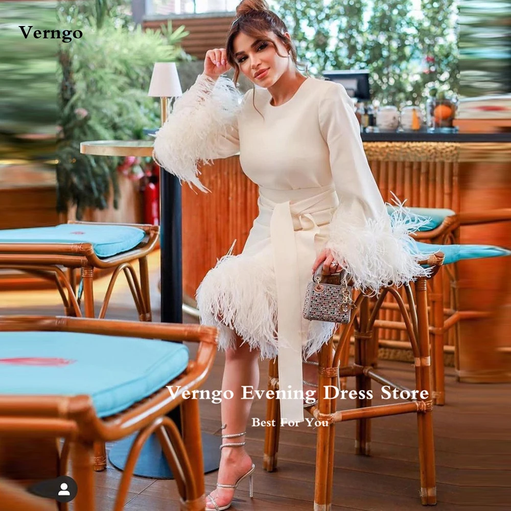 Verngo White Crepe Dubai Arabic Women Formal Party Dresses Vintage O-Neck Feathers Knee Length Formal Prom Dress Abendkleider
Verngo White Crepe Dubai Arabic Women Formal Party Dresses Vintage O-Neck Feathers Knee Length Formal Prom Dress Abendkleider