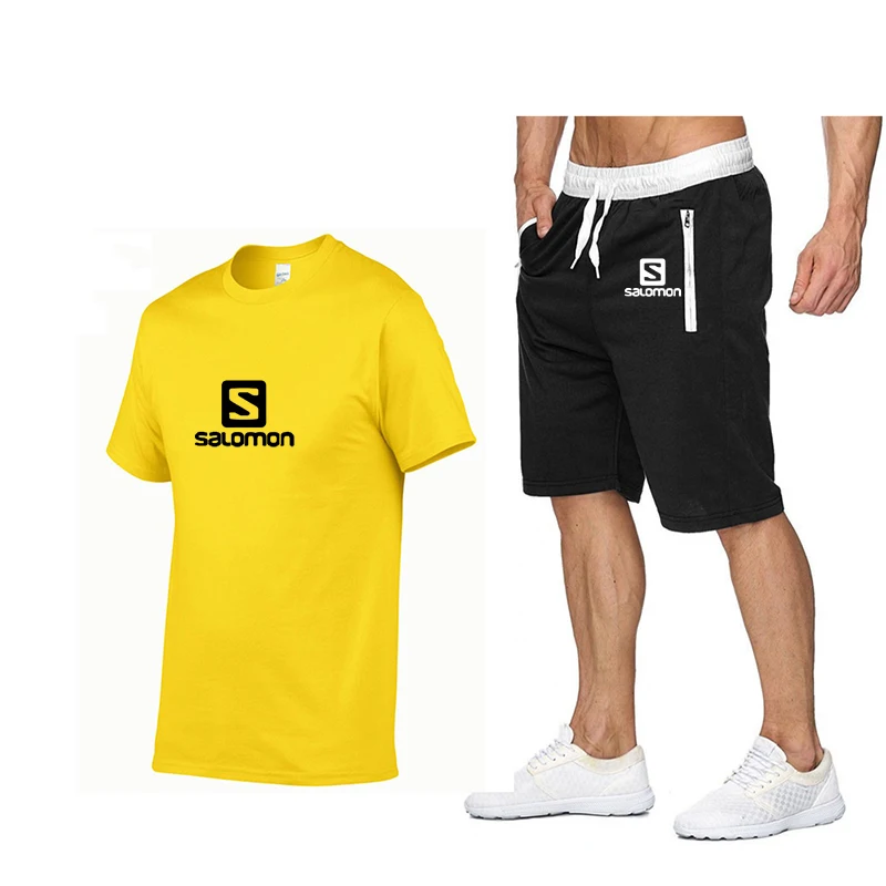 Костюм мужской летний из футболки и спортивных шортов с принтом
Костюм мужской летний из футболки и спортивных шортов с принтом