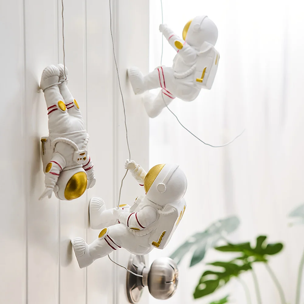 nordic modern Teen aesthetic room decor wall home decorations living room Astronaut wall hanging accessories Art ornament statue
nordic modern Teen aesthetic room decor wall home decorations living room Astronaut wall hanging accessories Art ornament statue