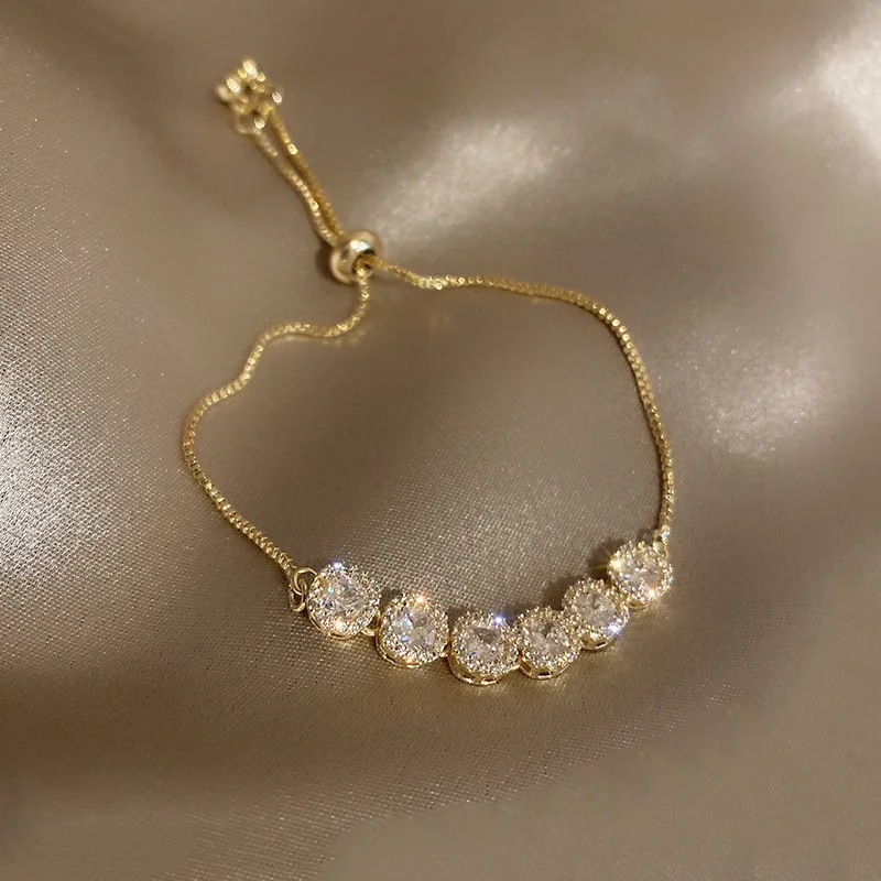 Luxurious Sparkling Adjustable Zircon Bracelets For Women New Gold Plated High Quality Bracelet Wedding Jewelry Birthday Gift
Luxurious Sparkling Adjustable Zircon Bracelets For Women New Gold Plated High Quality Bracelet Wedding Jewelry Birthday Gift
