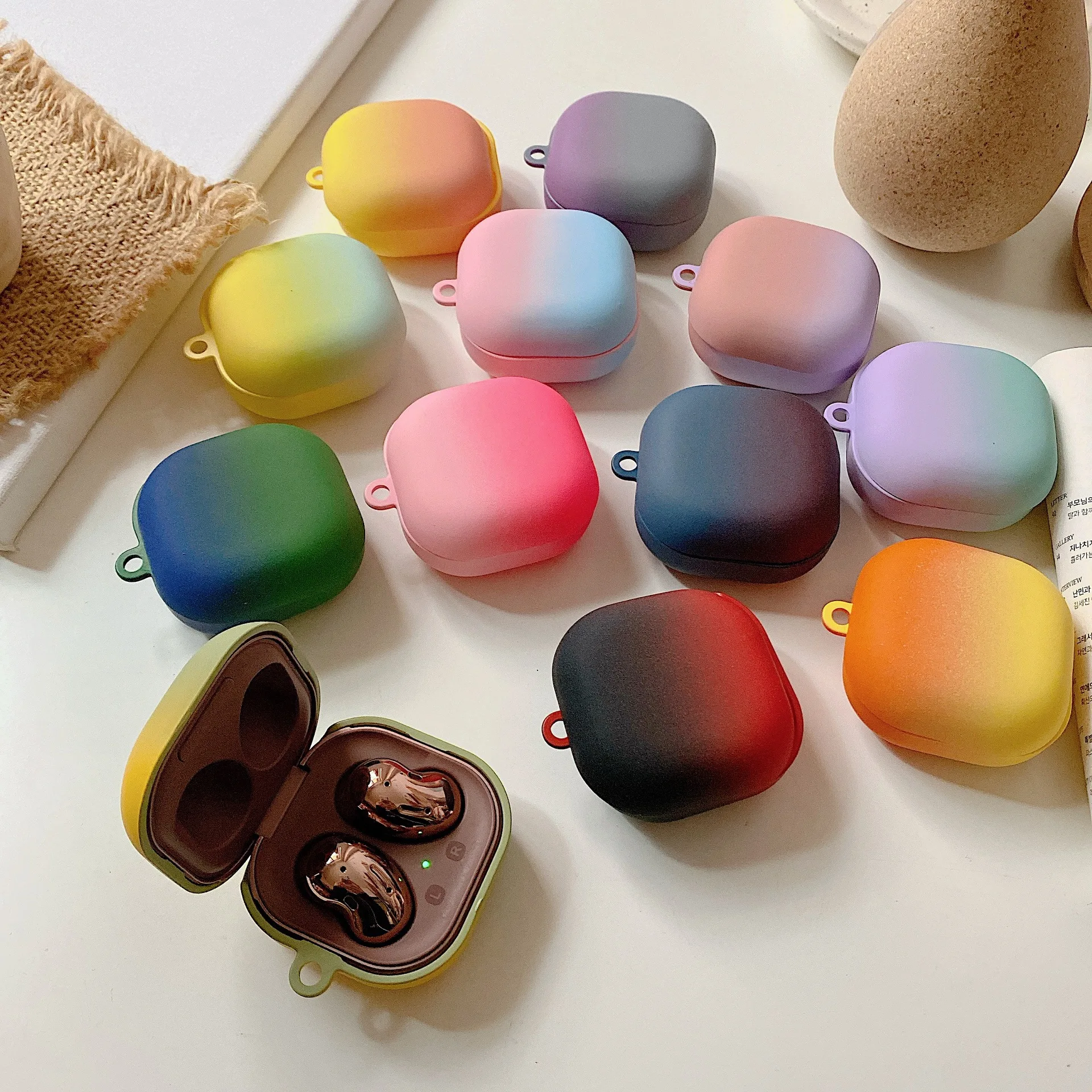 For Samsung Buds Pro/Live Wireless Headphones Protective Gradient Color Hard Shell Compatible with Buds2 Pro Solid Color
For Samsung Buds Pro/Live Wireless Headphones Protective Gradient Color Hard Shell Compatible with Buds2 Pro Solid Color