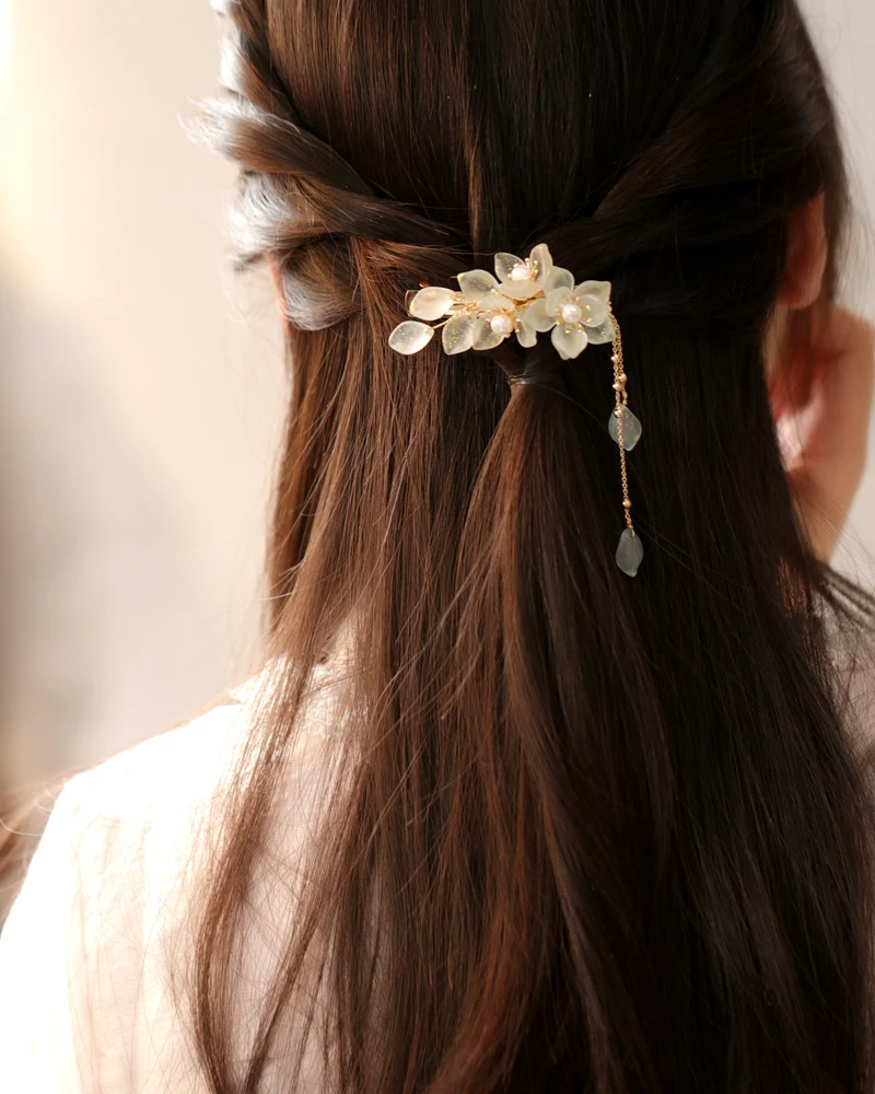 Light color top clip spring clip the side of the back head hairpin ball hair decoration accessories classic tea dress tassel
Light color top clip spring clip the side of the back head hairpin ball hair decoration accessories classic tea dress tassel