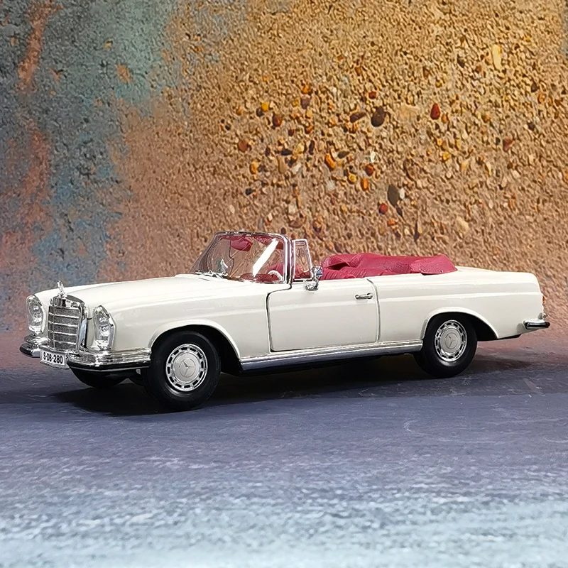 Maisto Diecast Alloy 1:18 1967 Mercedes-Benz 280SE White Convertible Classic Car Model Adult Collection Display Boy Toy
Maisto Diecast Alloy 1:18 1967 Mercedes-Benz 280SE White Convertible Classic Car Model Adult Collection Display Boy Toy