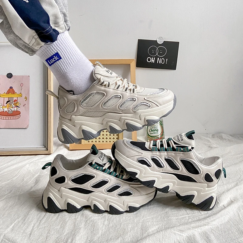 In the summer of 2022, sneaker students' female Korean fashion running shoes increased in the breathable thick sole.
In the summer of 2022, sneaker students' female Korean fashion running shoes increased in the breathable thick sole.