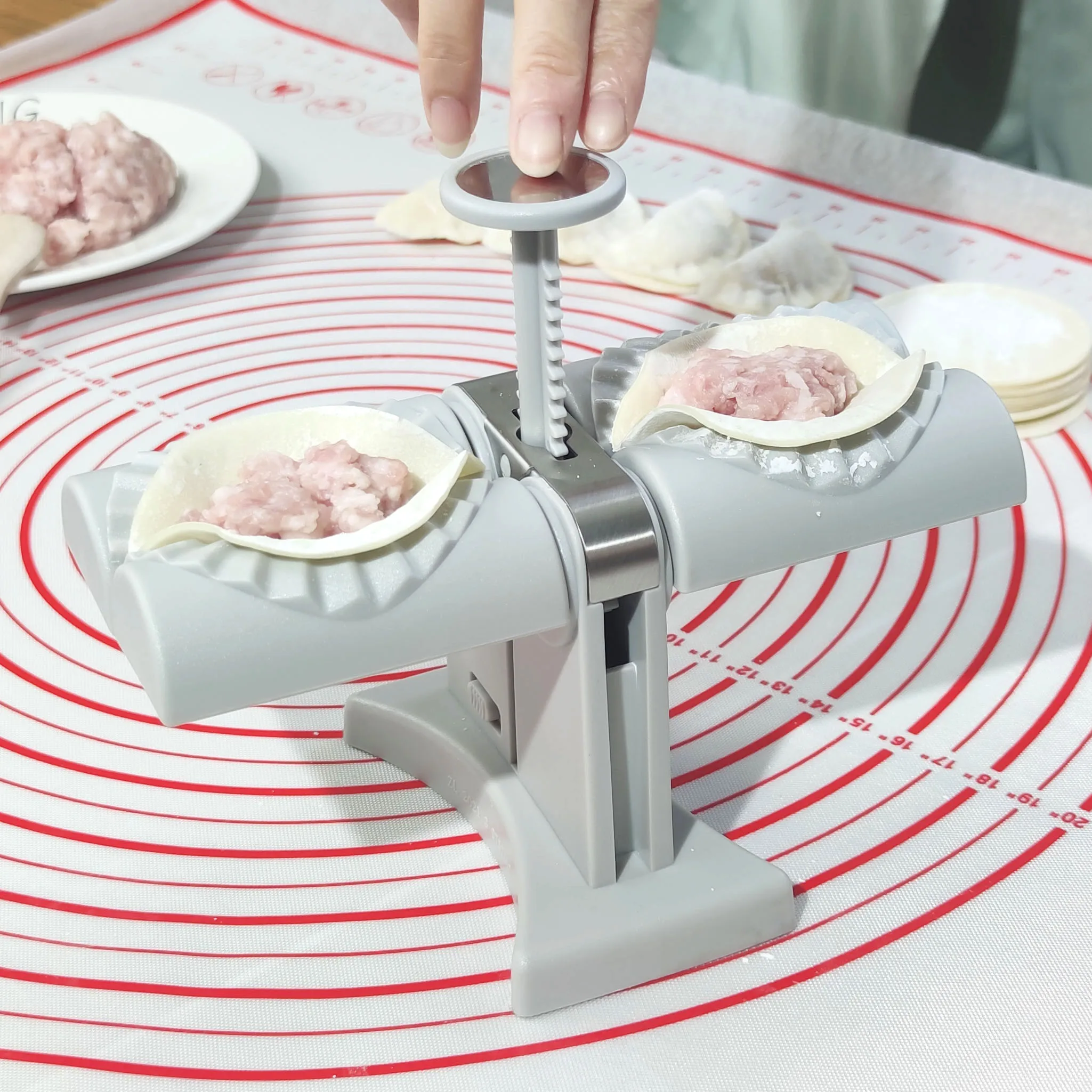 Dumpling Mould Household Double Head Automatic Dumplings Maker Lazy Must-Ravioli Making Baking kitchen gadgets and accessories
Dumpling Mould Household Double Head Automatic Dumplings Maker Lazy Must-Ravioli Making Baking kitchen gadgets and accessories