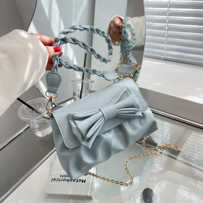 Luxury Designer Summer Bow Pleated Underarm Bag Fashion One-shoulder Bag Women's 2022 Trend Oblique Crossbody Dumpling Bag
Luxury Designer Summer Bow Pleated Underarm Bag Fashion One-shoulder Bag Women's 2022 Trend Oblique Crossbody Dumpling Bag