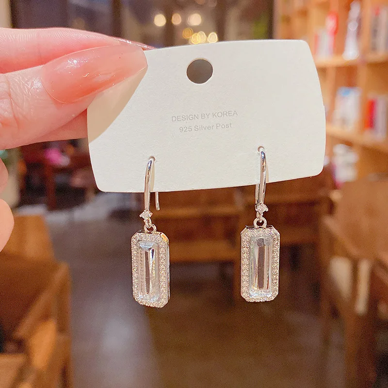 Geometric Shape Long Delicate Hook Earrings Female Light Luxury Earrings Stud Earrings for Women Fashion Korean Jewelry
Geometric Shape Long Delicate Hook Earrings Female Light Luxury Earrings Stud Earrings for Women Fashion Korean Jewelry