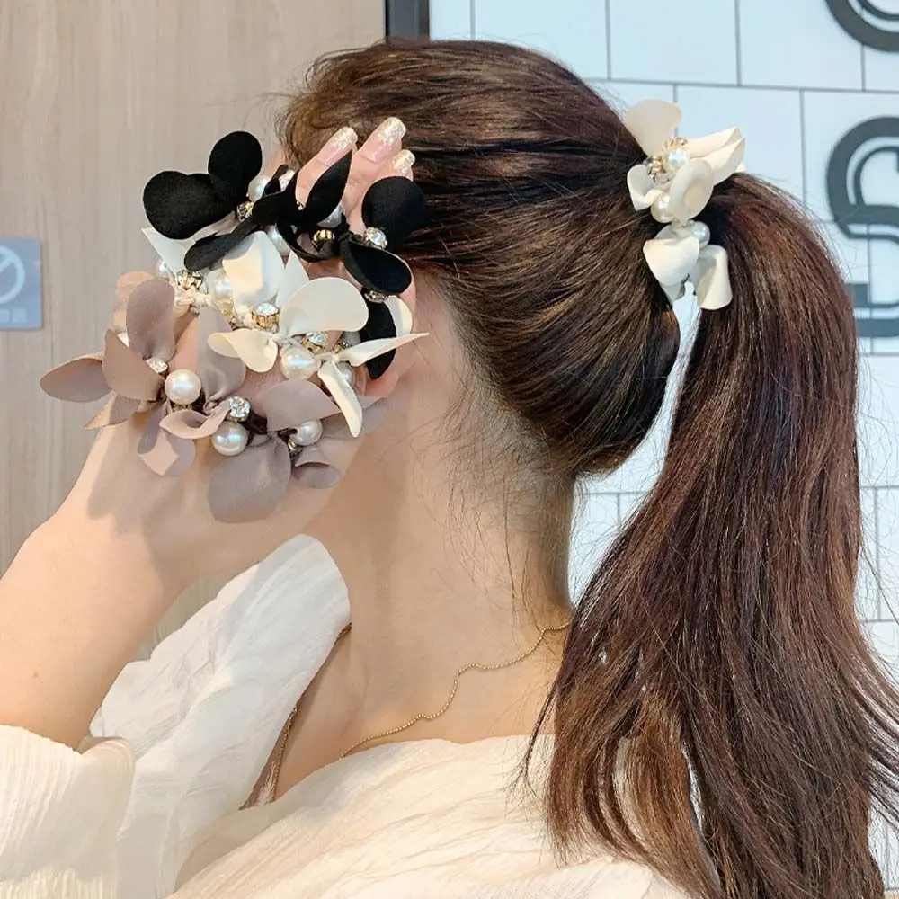 Large Intestine Girl Hair Ring Rhinestones Cloth Female Hair Accessories Flower Hair Rope Korean Style Scrunchies Hair Ring
Large Intestine Girl Hair Ring Rhinestones Cloth Female Hair Accessories Flower Hair Rope Korean Style Scrunchies Hair Ring