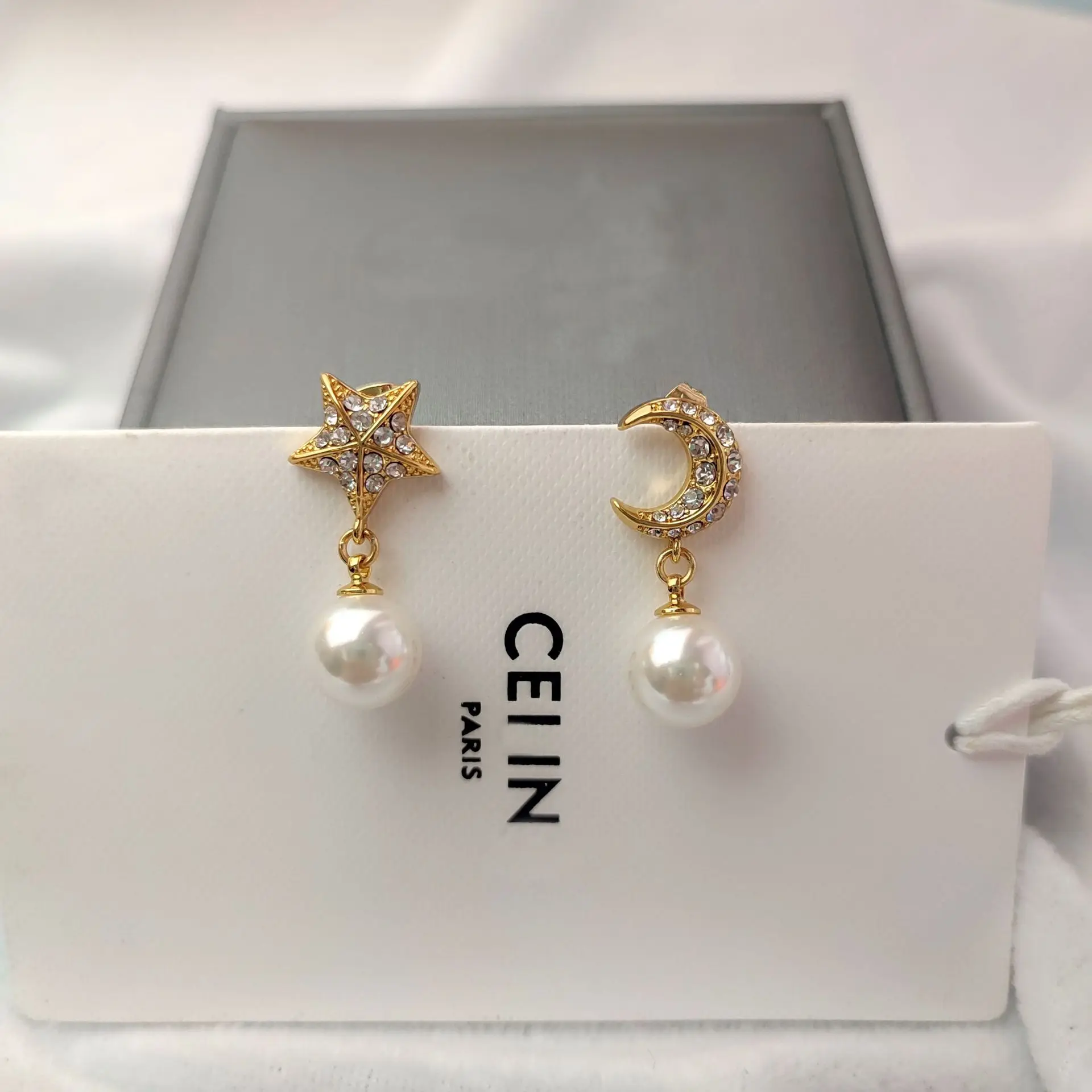 

Luxury Vintage CE Star Moon Earrings Stud For Women New In French Simple Arc de Triomphe Jewelry For Gift Birthday Christmas