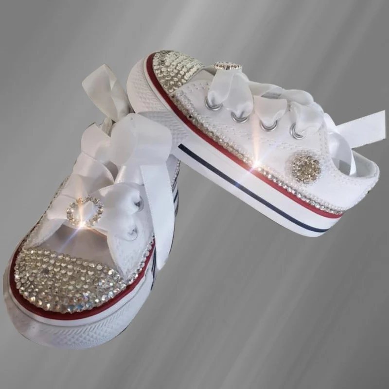 Fashion trend design sense rhinestone personality ribbon canvas shoes comfortable matching parent-child board shoes
Fashion trend design sense rhinestone personality ribbon canvas shoes comfortable matching parent-child board shoes