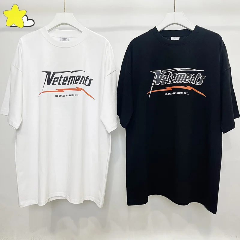23SS White Black Heavy Fabric VTM Tee Men Woman Casual Couple Oversized Short Sleeve Classic Logo HI-SPEED Vetements T Shirt
23SS White Black Heavy Fabric VTM Tee Men Woman Casual Couple Oversized Short Sleeve Classic Logo HI-SPEED Vetements T Shirt