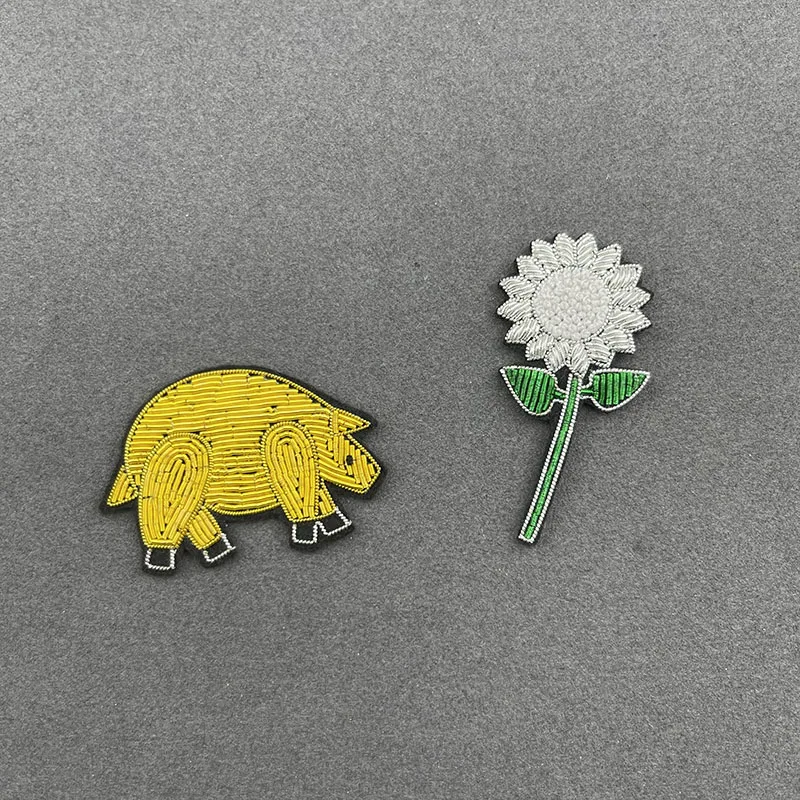 Шикарный значок из индийского шелка с вышивкой в виде каннетилы, нашивка из проволоки в виде Свинки, Шпилька на пальто, сумке, шляпе, декорат...
Шикарный значок из индийского шелка с вышивкой в виде каннетилы, нашивка из проволоки в виде Свинки, Шпилька на пальто, сумке, шляпе, декорат...