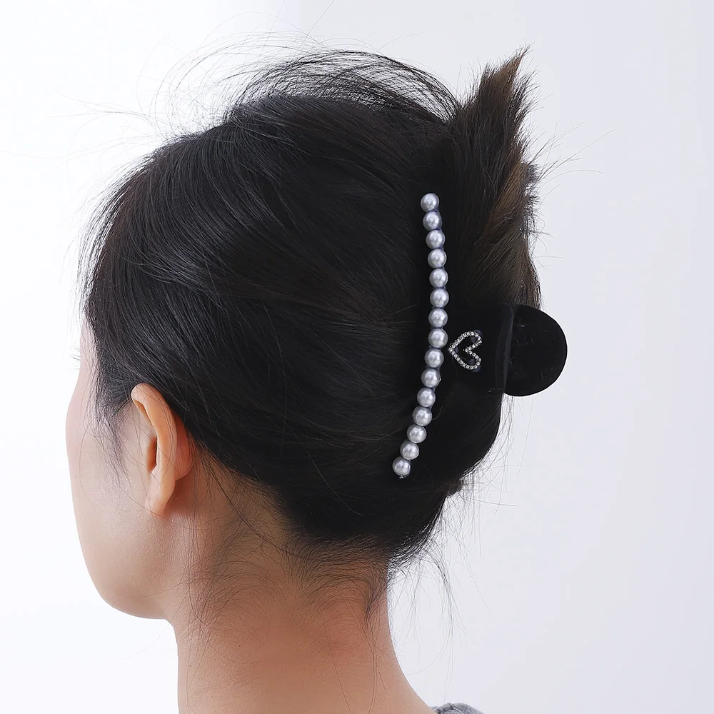 New Elegant Heart-shaped Black Flocking Pearl Crab Clip Girl Ponytail Hair Claw Clip For Woman Hair Clip Headwear Hot
New Elegant Heart-shaped Black Flocking Pearl Crab Clip Girl Ponytail Hair Claw Clip For Woman Hair Clip Headwear Hot
