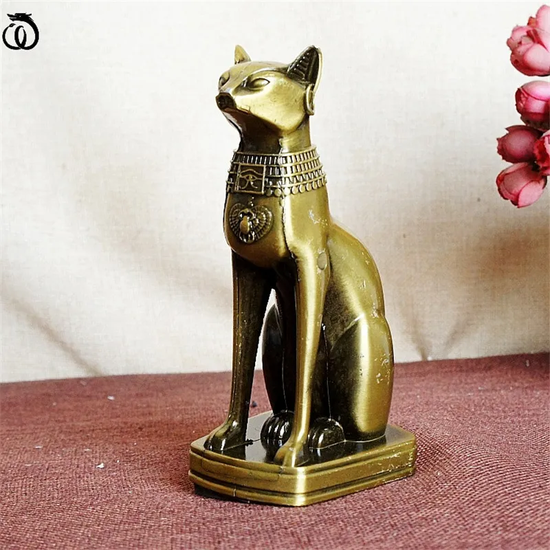 Египетская статуя Bastet в стиле ретро с покрытием кошки художественные скульптуры богиня классические египетские статуэтки из сплава ремесл...
Египетская статуя Bastet в стиле ретро с покрытием кошки художественные скульптуры богиня классические египетские статуэтки из сплава ремесл...