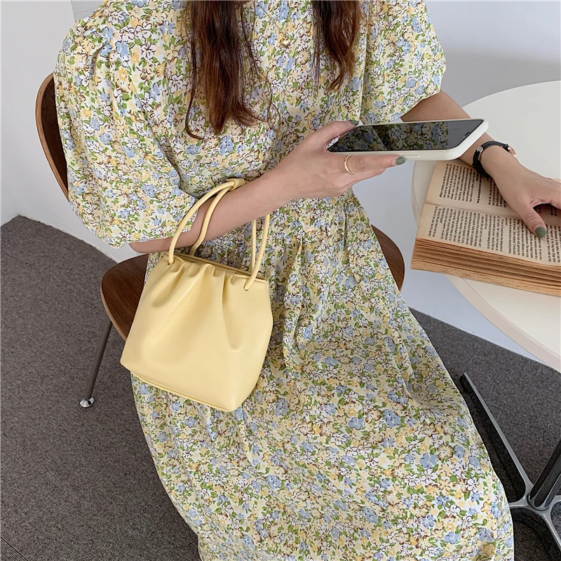 Pleated Cloud Bag Versatile Mini Portable Bucket Bag 2021 Summer New Fashion One Shoulder Messenger Bag
Pleated Cloud Bag Versatile Mini Portable Bucket Bag 2021 Summer New Fashion One Shoulder Messenger Bag
