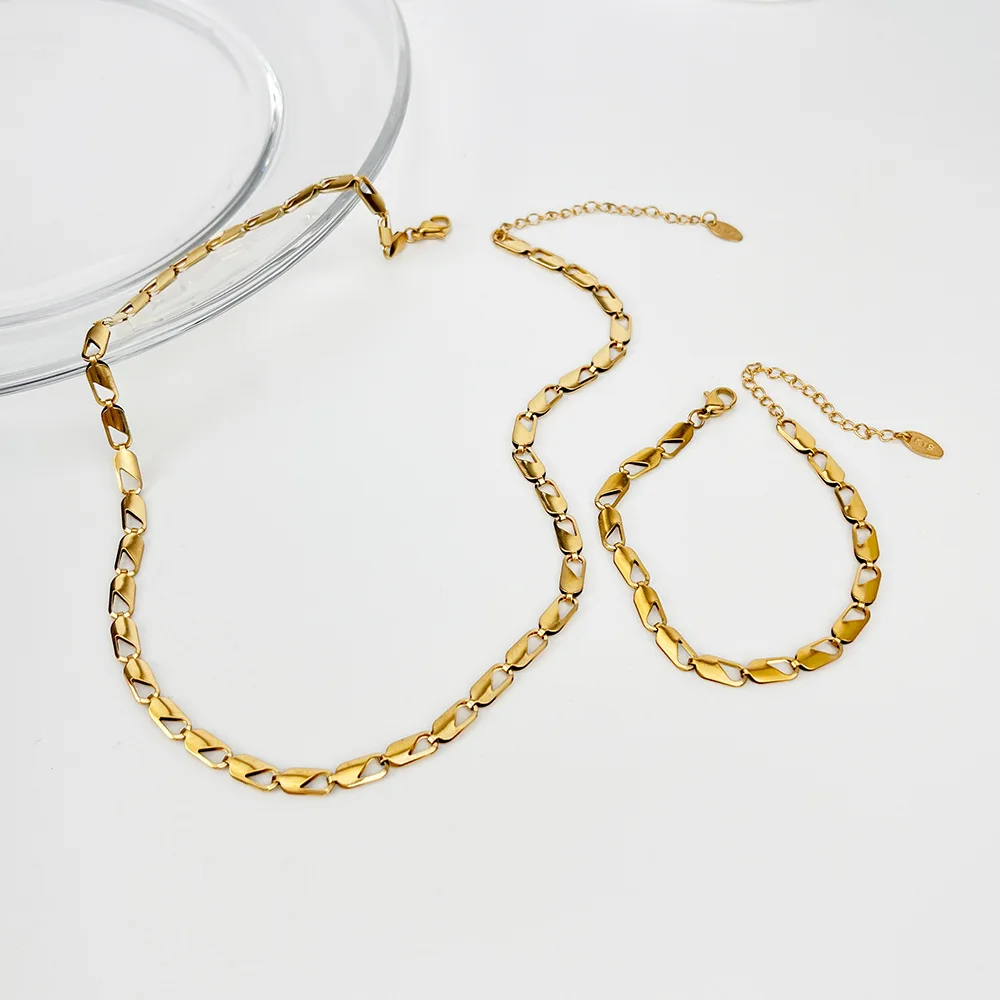 Minar Hip Hop Rock Gold Color Stainless Steel Chains Necklaces Hollow Flat Chunky Chain Choker Necklace for Women Simple Jewelry
Minar Hip Hop Rock Gold Color Stainless Steel Chains Necklaces Hollow Flat Chunky Chain Choker Necklace for Women Simple Jewelry