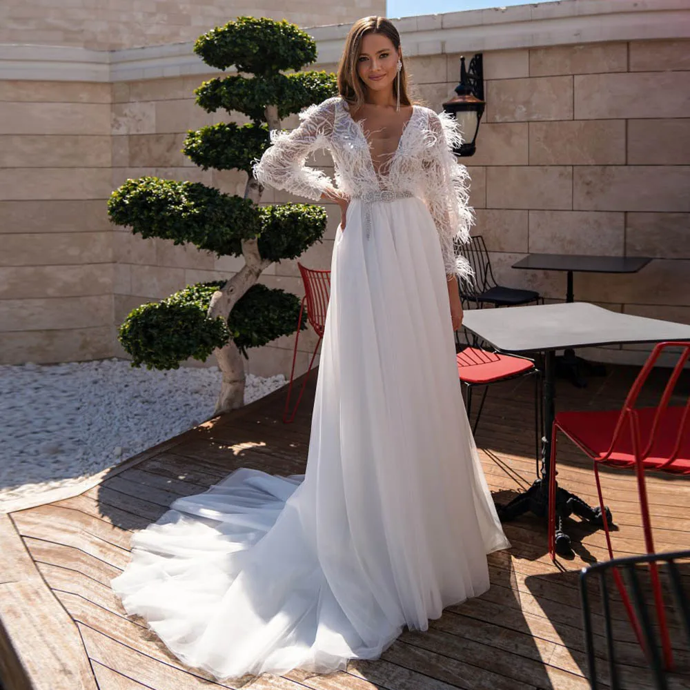 Backless Wedding Dress For Bride 2022 V-Neck Long Sleeves A-Line Bridal Gowns Modern Feathers Lace Appliques Vestido De Noiva
Backless Wedding Dress For Bride 2022 V-Neck Long Sleeves A-Line Bridal Gowns Modern Feathers Lace Appliques Vestido De Noiva