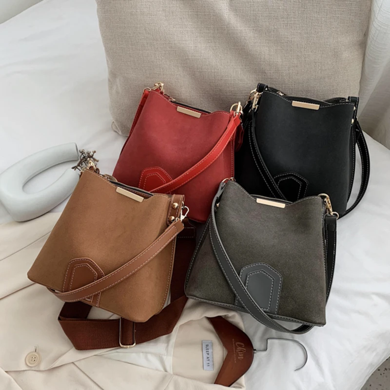 PU Leather Bucket Bags For Women 2022 Trending Designer Crossbody Shoulder Handbags Women's Wide Shoulder Belt Bag
PU Leather Bucket Bags For Women 2022 Trending Designer Crossbody Shoulder Handbags Women's Wide Shoulder Belt Bag