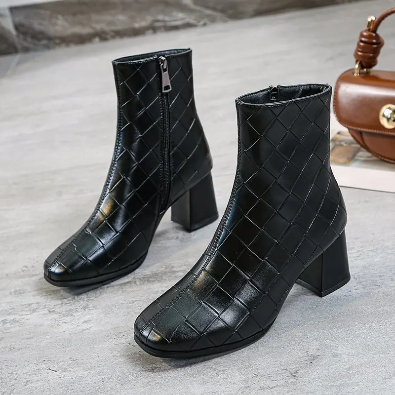 Ladies Fashion Thick Heel Short Boots Autumn And Winter New Short Tube High Heel Women's Shoes Short Plush Inside Large Size 44
Ladies Fashion Thick Heel Short Boots Autumn And Winter New Short Tube High Heel Women's Shoes Short Plush Inside Large Size 44