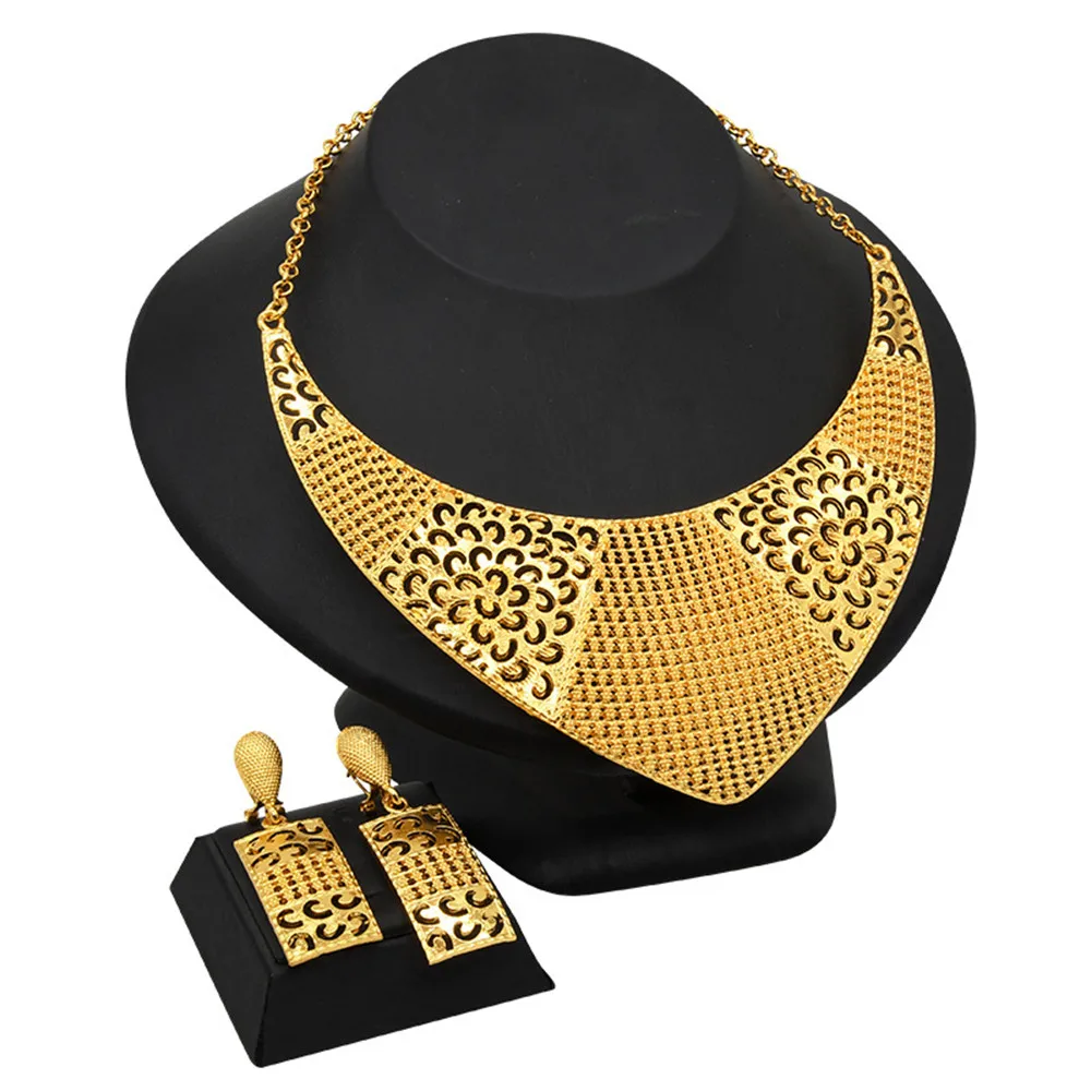Jewelry Sets for Women Hollow Necklace And Earrings Copper Pendant Brazilian Dubai 18k Gold Color Jewelry For Wedding Party
Jewelry Sets for Women Hollow Necklace And Earrings Copper Pendant Brazilian Dubai 18k Gold Color Jewelry For Wedding Party