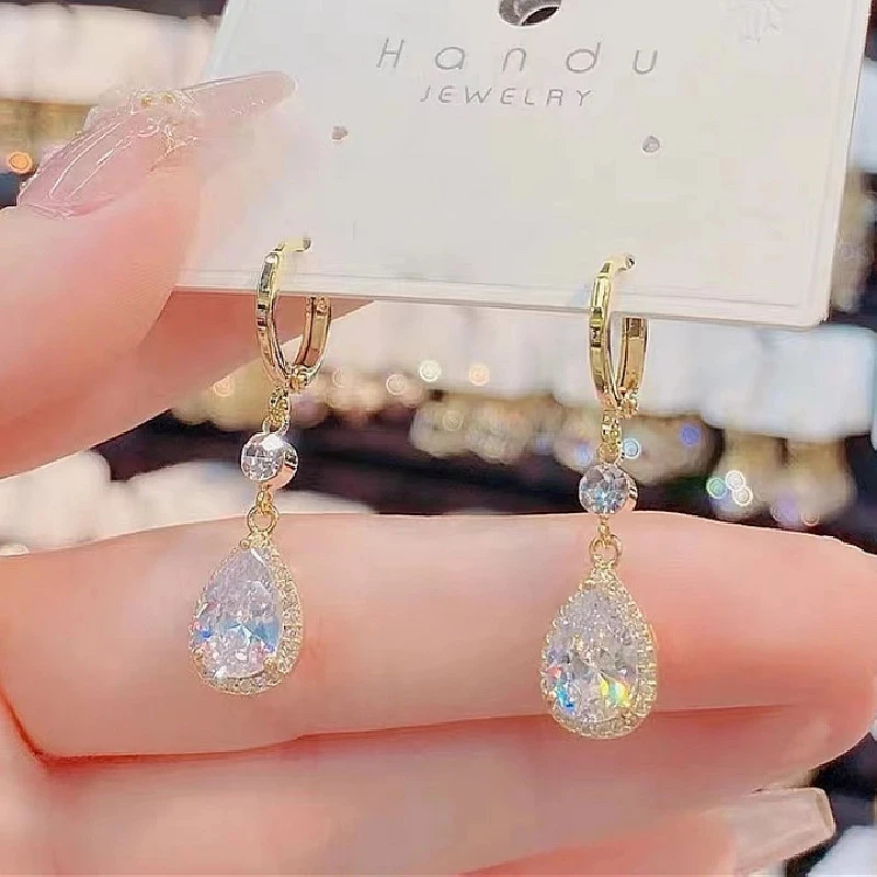 Fashion Elegant Zircon Water Drop Earrings for Women Vintage Sparkling Earrings Classic Fashion Couple Engagement Earrings
Fashion Elegant Zircon Water Drop Earrings for Women Vintage Sparkling Earrings Classic Fashion Couple Engagement Earrings