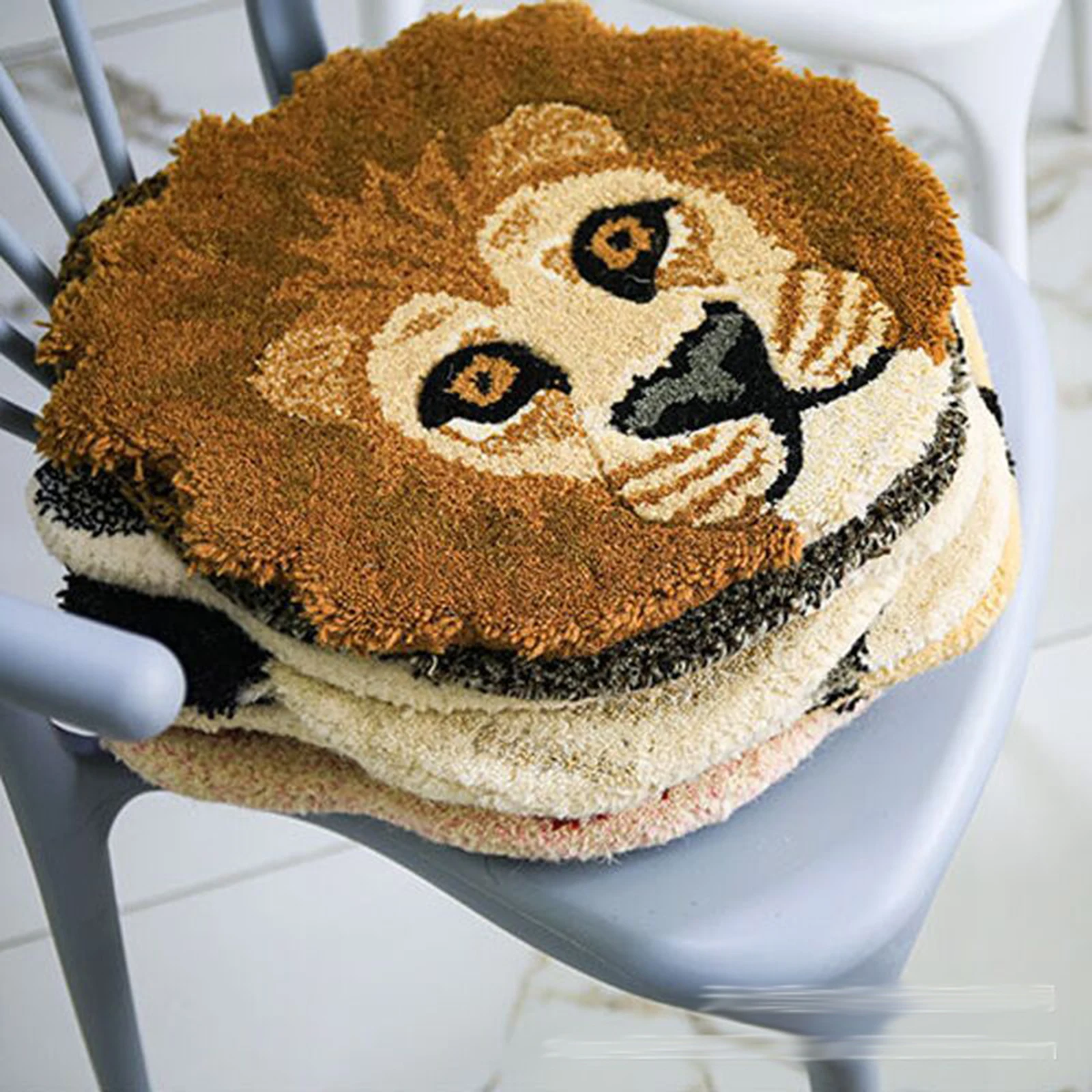Simple Plush Animal Rug 2022 Fashion Cute Cartoon Tiger Lion Animal Soft Bathroom Living Room Non-slip Pashmina Rug
Simple Plush Animal Rug 2022 Fashion Cute Cartoon Tiger Lion Animal Soft Bathroom Living Room Non-slip Pashmina Rug
