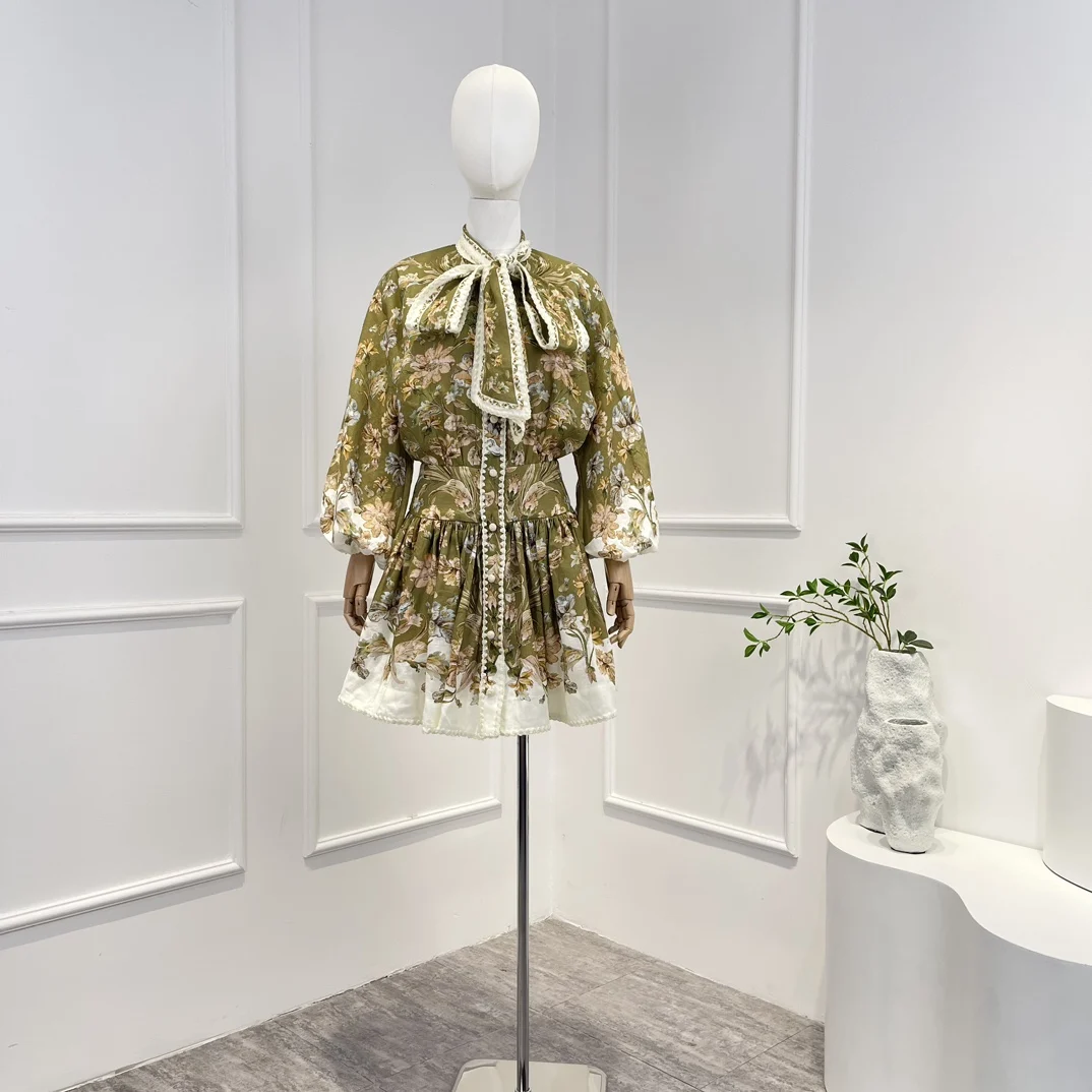2023 New Spring Top Quality Pure Linen Daisy Floral Printing Embroidery Self Tie Collar Sweet Mini Dress for Women
2023 New Spring Top Quality Pure Linen Daisy Floral Printing Embroidery Self Tie Collar Sweet Mini Dress for Women