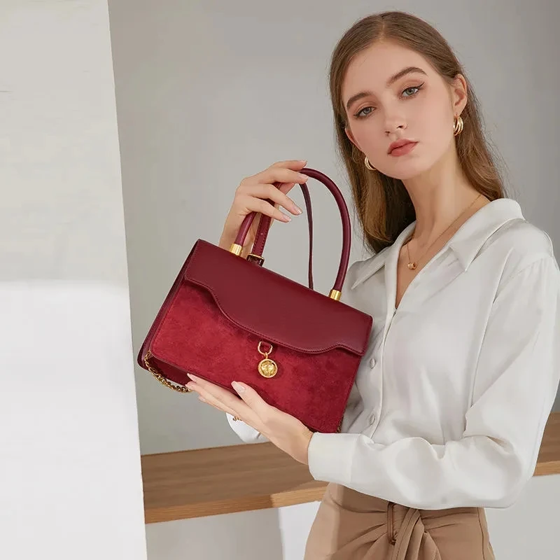 Women's Bag New Trend Large capacity Handbags Fashion Luxury Design Lady Retro Top Handle Bags
Women's Bag New Trend Large capacity Handbags Fashion Luxury Design Lady Retro Top Handle Bags