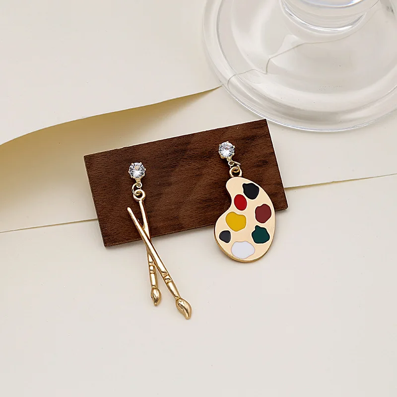 Personality Fun Brush Drawing Board Earrings Ins Retro Literary Temperament Asymmetric Woman Earrings Jewelry Gift Wholesale
Personality Fun Brush Drawing Board Earrings Ins Retro Literary Temperament Asymmetric Woman Earrings Jewelry Gift Wholesale