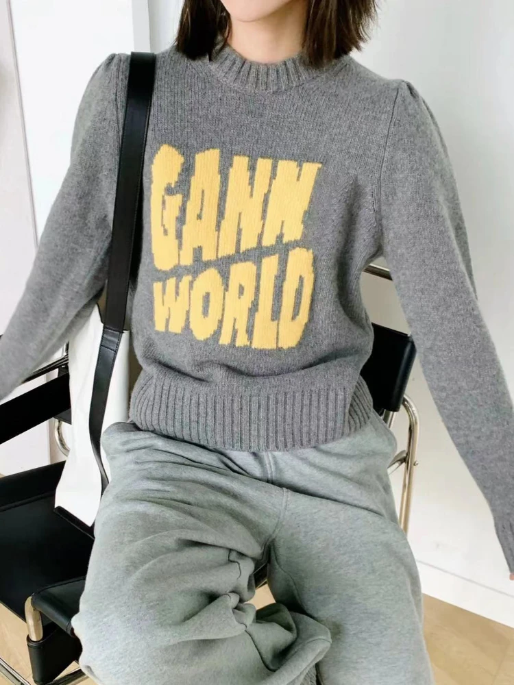 2022 Autumn and Winter New Letter Knitted Wool Blended Round Neck Sweater Women Casual Long-sleeved Pullover Sweater
2022 Autumn and Winter New Letter Knitted Wool Blended Round Neck Sweater Women Casual Long-sleeved Pullover Sweater