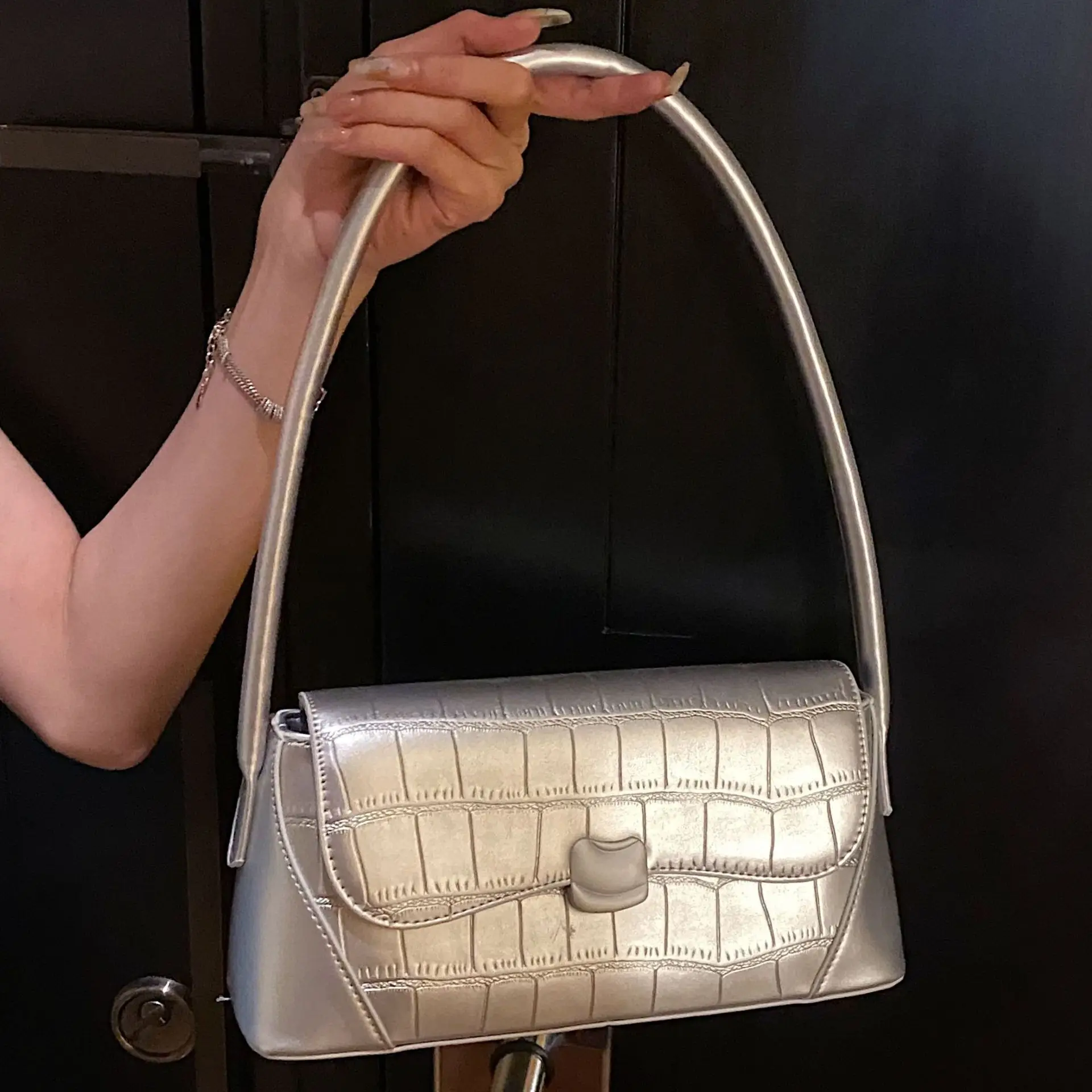 Summer Shoulder Bag For Women Korean Casual Underarm Bag Lady Pu Leather Fashion Handbag Purse Crocodile Pattern Small Tote Bag
Summer Shoulder Bag For Women Korean Casual Underarm Bag Lady Pu Leather Fashion Handbag Purse Crocodile Pattern Small Tote Bag