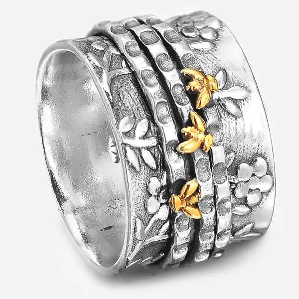 Simple Fashion Wide Version Two-color Relief Small Bee Flower Ring Rotatable Decompression Ring Party Jewelry
Simple Fashion Wide Version Two-color Relief Small Bee Flower Ring Rotatable Decompression Ring Party Jewelry