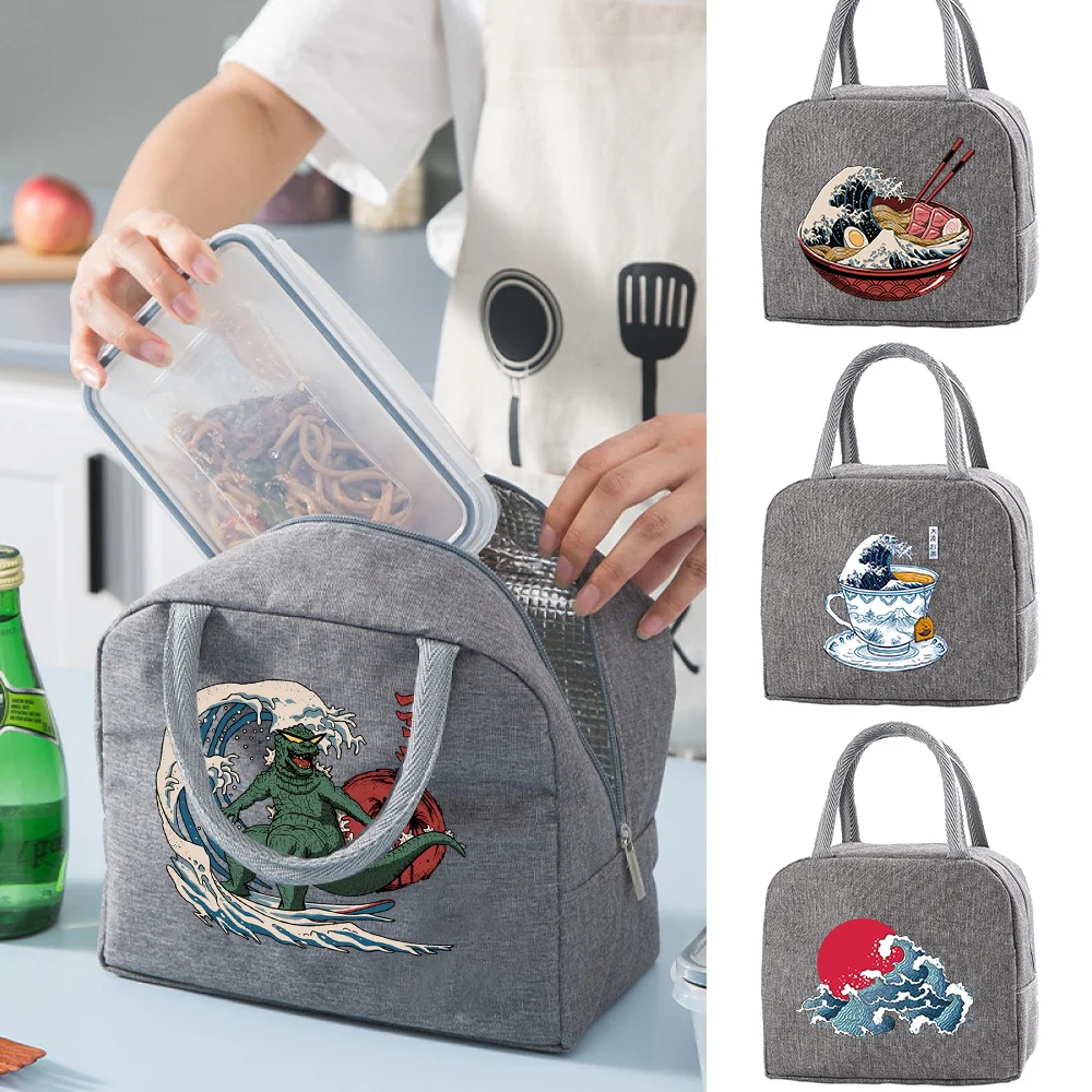 Fashion Portable Lunch Bag Thermal Insulated Food Picnic Lunch Bags for Women Kids Men Cooler Wave Print Lunch Box Tote Handbag
Fashion Portable Lunch Bag Thermal Insulated Food Picnic Lunch Bags for Women Kids Men Cooler Wave Print Lunch Box Tote Handbag
