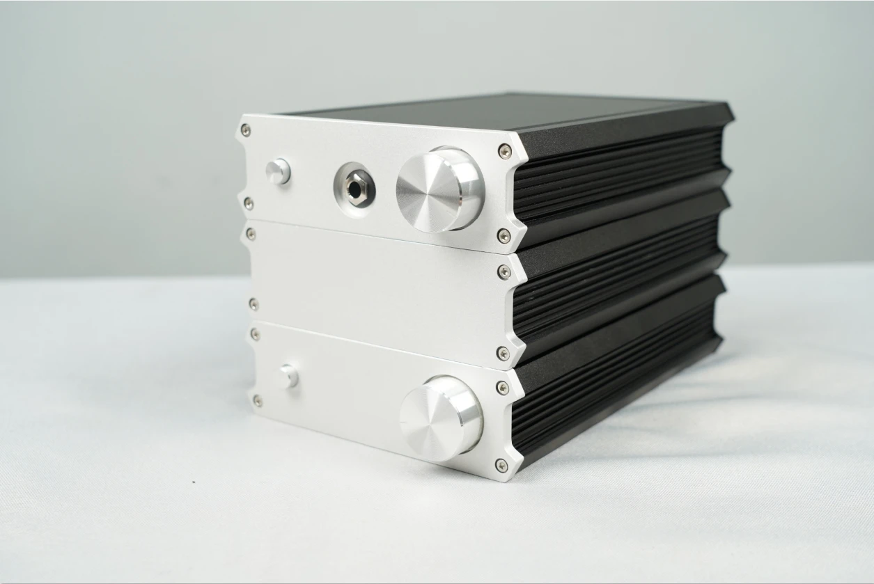 All-aluminum small bone amplifier chassis front stage amp chassis aluminum shell chassis
All-aluminum small bone amplifier chassis front stage amp chassis aluminum shell chassis