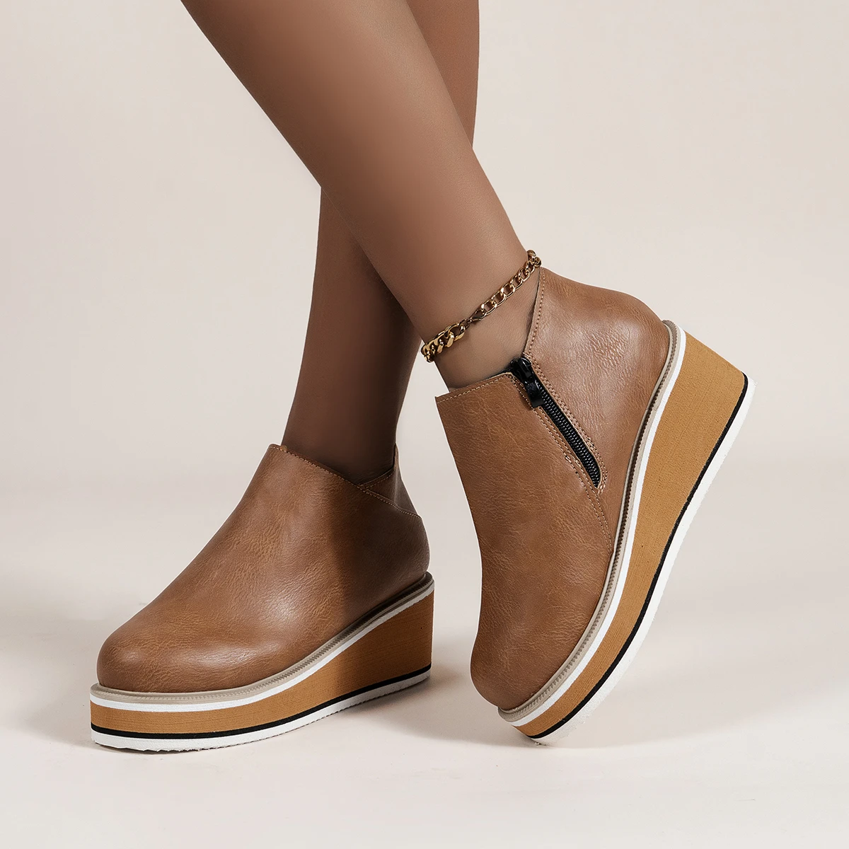 Fashion Women Short Boots Round Toe High Top Platform Wedges Retro Booties Soft Leather Zipper Comfortable Ankle Boots for Woman
Fashion Women Short Boots Round Toe High Top Platform Wedges Retro Booties Soft Leather Zipper Comfortable Ankle Boots for Woman