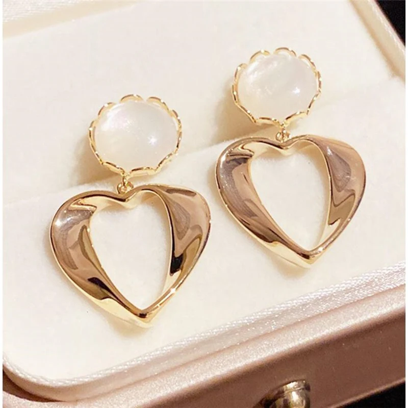 Korean Fashion Metal Hollow Heart Pendant Earrings High Quality Simple Elegant Women's Earrings 2023 New Personality Jewelry
Korean Fashion Metal Hollow Heart Pendant Earrings High Quality Simple Elegant Women's Earrings 2023 New Personality Jewelry
