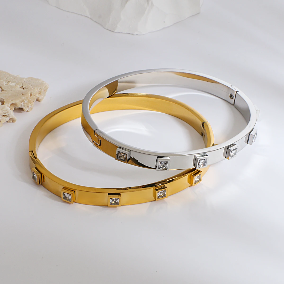 AENSOA 2022 New Stainless Steel Gold Plated Star Square Crystal Bracelets Bangles for Women Girl Minimalist Classic Bangles
AENSOA 2022 New Stainless Steel Gold Plated Star Square Crystal Bracelets Bangles for Women Girl Minimalist Classic Bangles