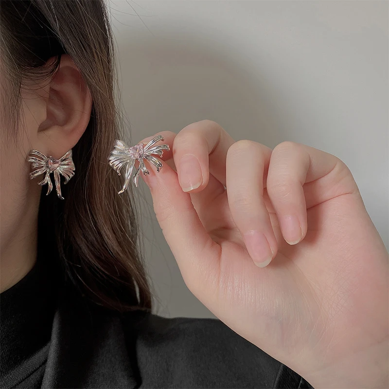 2022 New Bow Gemstone Earrings Women'S Personality Design Sense High-End Temperament Light Luxury Earrings Jewelry Gifts
2022 New Bow Gemstone Earrings Women'S Personality Design Sense High-End Temperament Light Luxury Earrings Jewelry Gifts