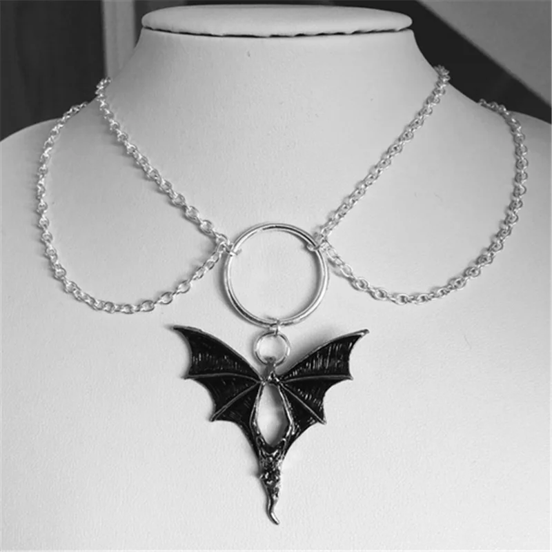 

Flying Bat Necklace Retro Gothic Vampire Pendant Necklace Fashion Witch Jewelry Creative Gift Punk Devil Female Aesthetics